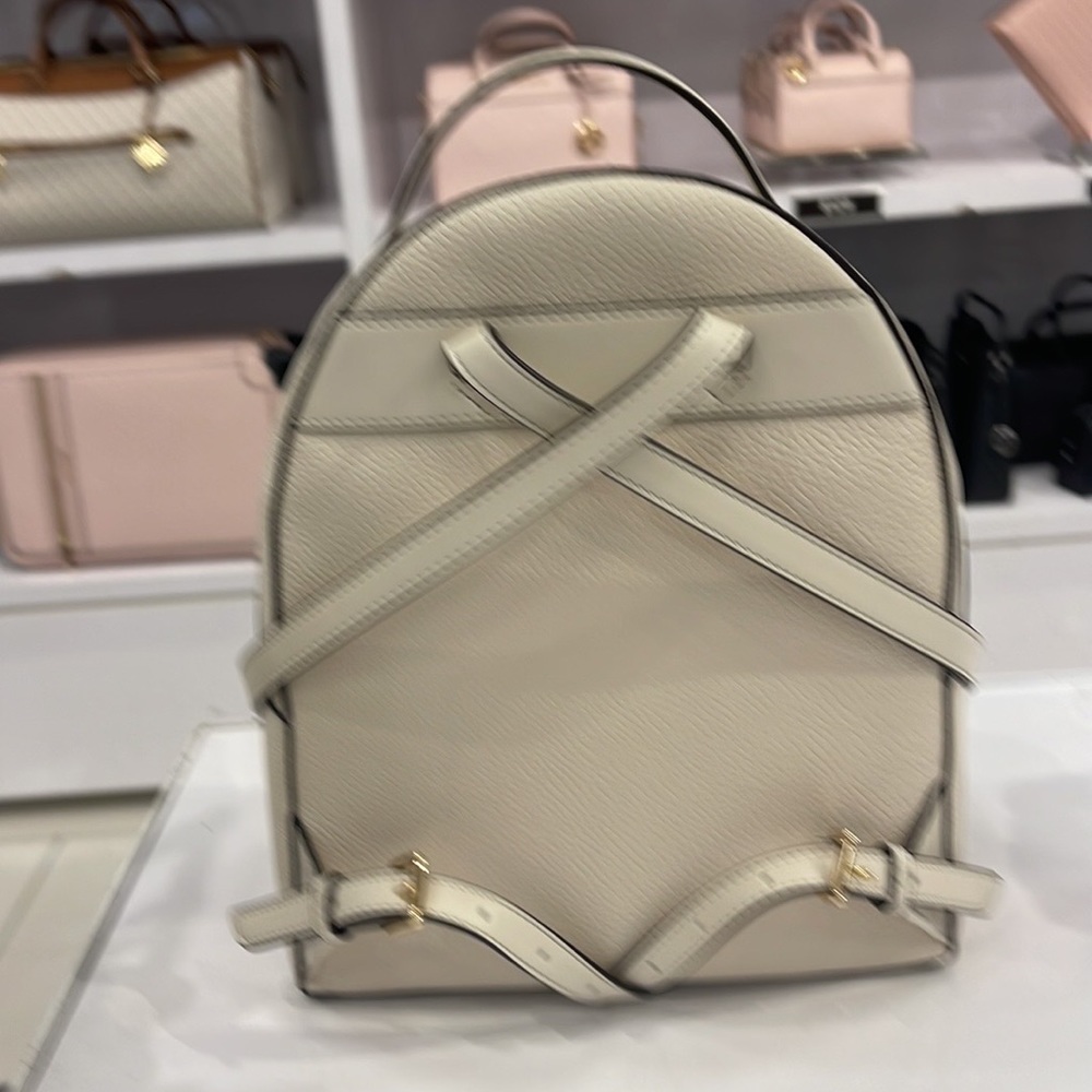 Michael Kors Women's Valerie Medium Pebbled Leather Backpack
NWT - Picture 3 of 16